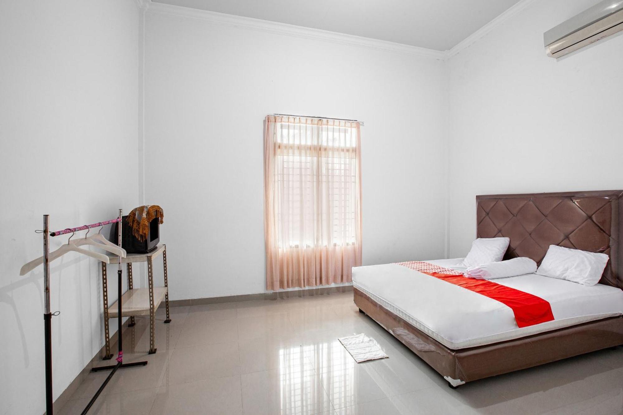 Oyo 92587 Homestay Romauli Kampung Radja Jambi Exterior foto
